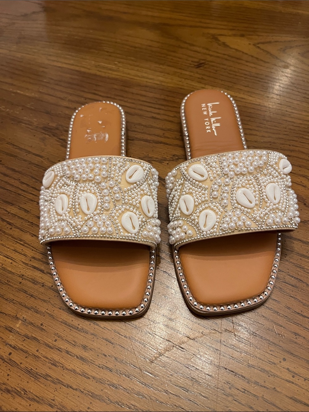 Nicole Miller Cream Pearl & Shell Slide Sandals, size 7.5